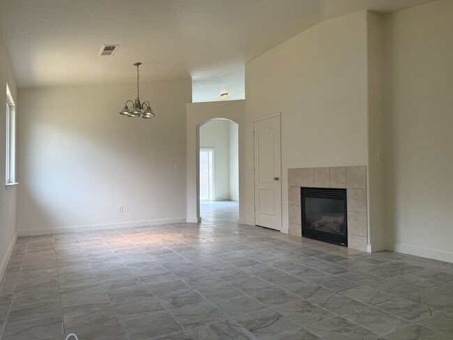 Photo - Available NOW!! 3/2 Open floor plan!