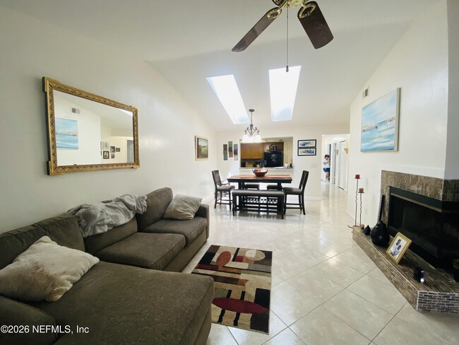 Photo - 2280 Ironstone Dr E