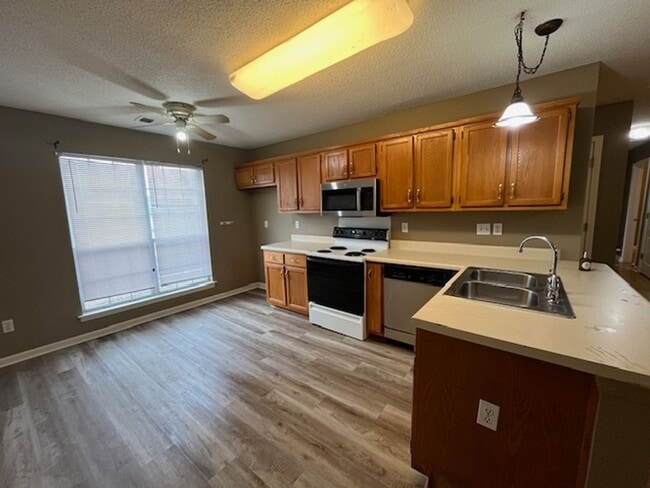 Photo - Renovated 3 Bedroom 2 Bath Home with 2 Car Garage for Rent!!