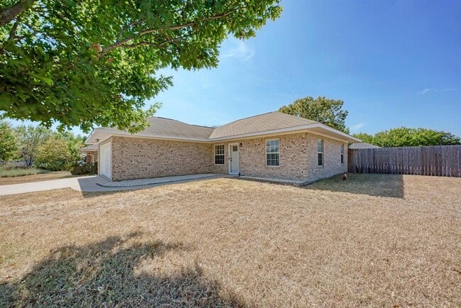 Photo - 407 Bent Wood Dr
