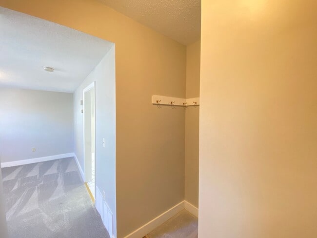 Building Photo - 7 Commercial St Unit A