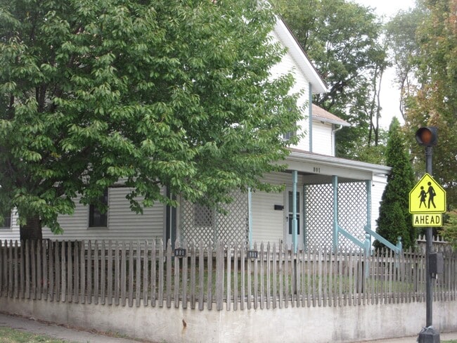 front porch & unit entrance - 801 N Randolph St Unit apartment B
