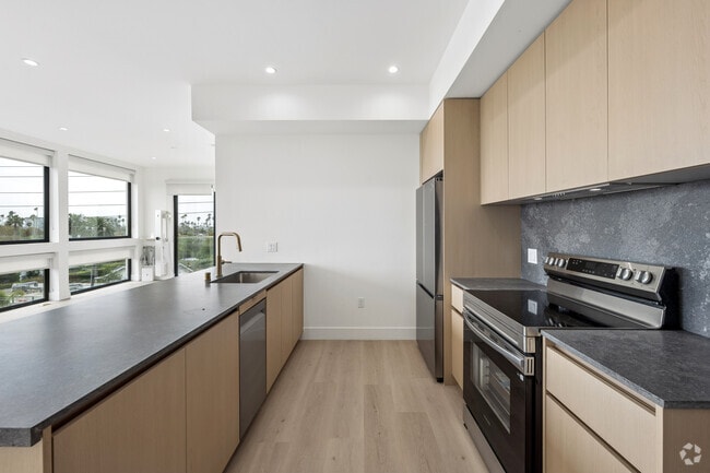 2BR, 3BA - Kitchen