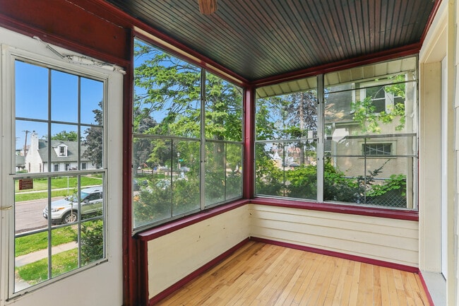 Photo - 1468 Carroll Ave