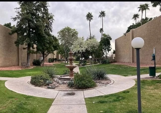 Photo - 3825 E Camelback Rd Unidad 223