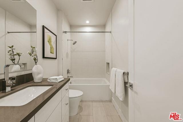 Photo - 3230 S Barrington Ave