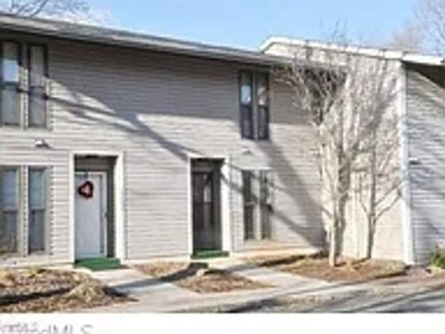 Photo - Nice townhome in great location