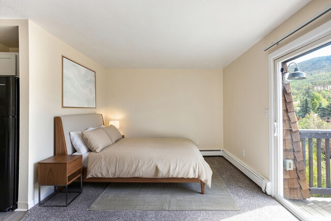Straight Creek Apartments