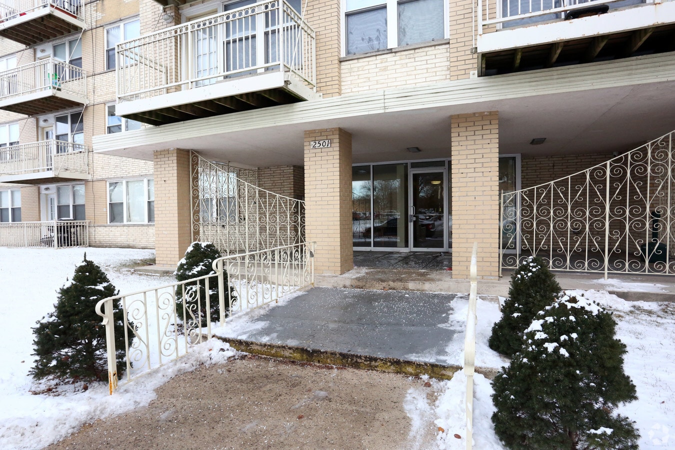 Photo - 2501 W Touhy Ave