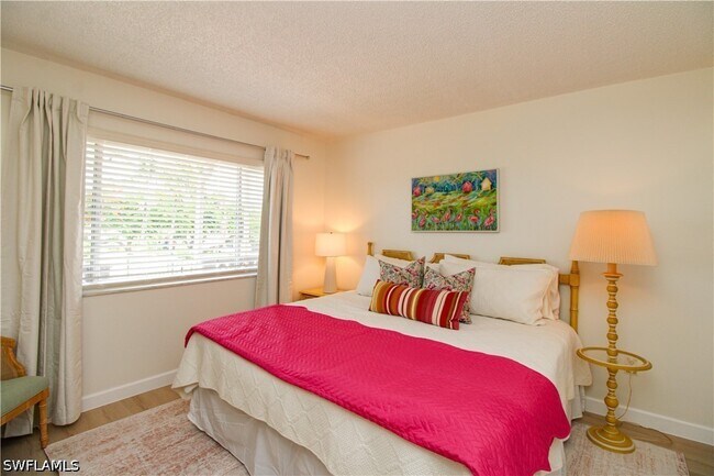 Photo - 1686 Blue Point Ave Unidad B7