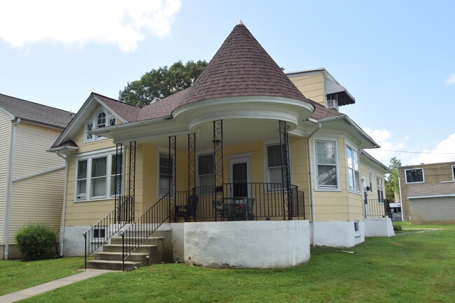 Building Photo - 815 Rosedale Ave