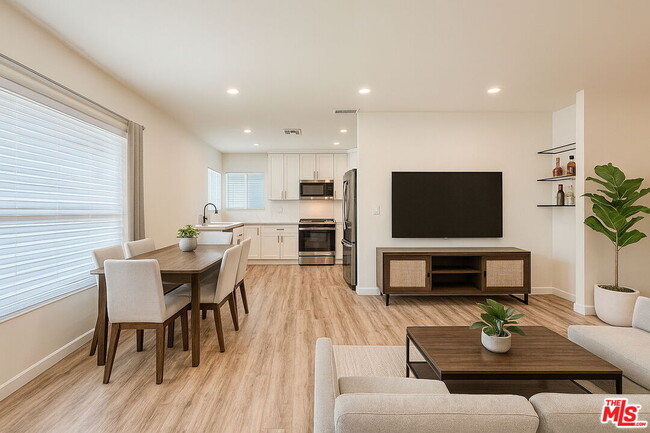 Building Photo - 5248 Whitsett Ave Unit 1/2 Rental