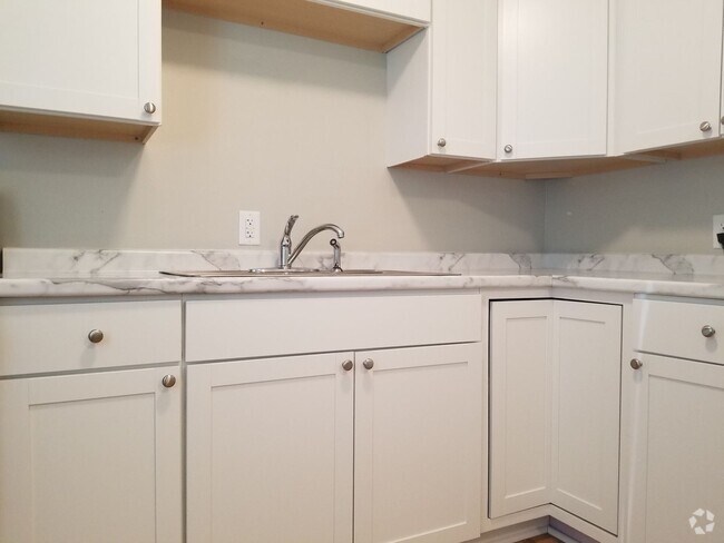 Building Photo - 2 bd 1 ba duplex in a Great Location Rental