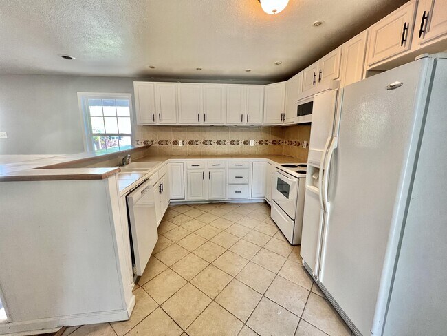 Photo - 213 Circle Dr