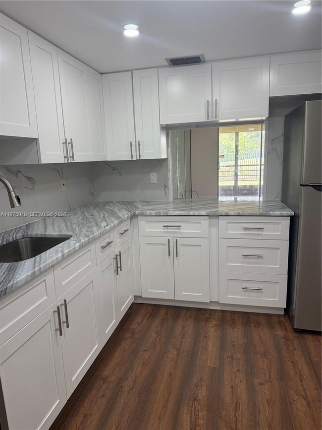 Building Photo - 3490 Foxcroft Rd Unit B114