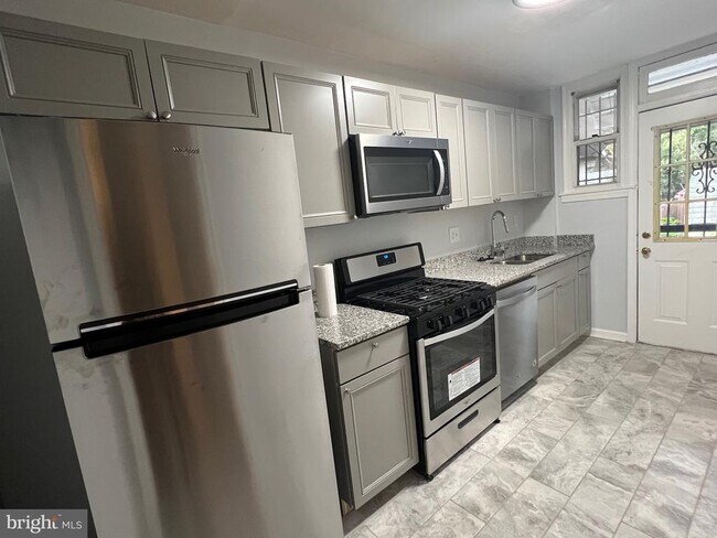 Photo - 4025 Clay Pl NE