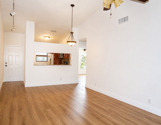 Photo - 3130 Millwood Ter Unidad 2120