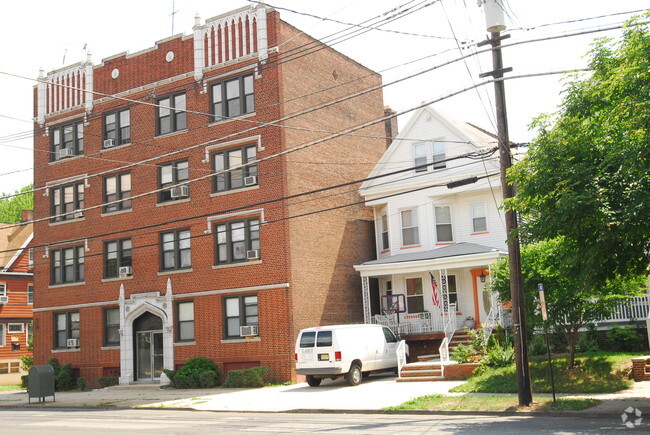 Building Photo - Berkeley Manor Rental