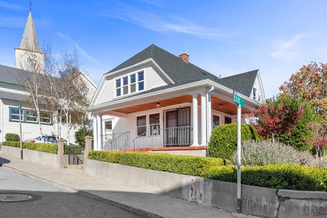 Photo - 205 Court St