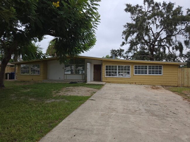Building Photo - 3711 Roxane Blvd Rental