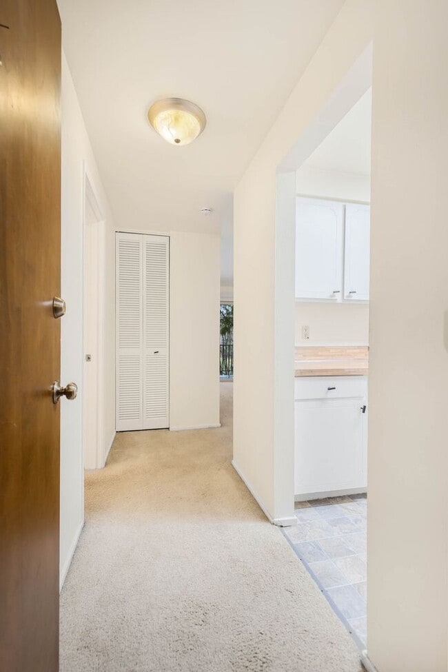 Photo - 1 Bedroom 1 Bath Condo in Kirkland