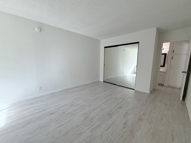 Photo - Western Serrano Ave Apartments