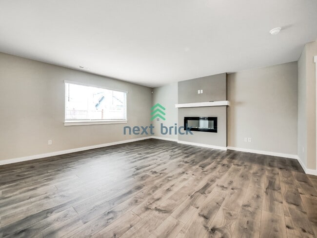 Photo - 4 Bed and 2.5 Bath Single-family Home is Available for Rent!