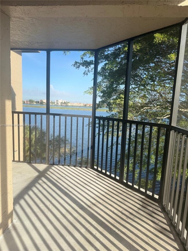 Building Photo - 605 Ives Dairy Rd Unit 306-7