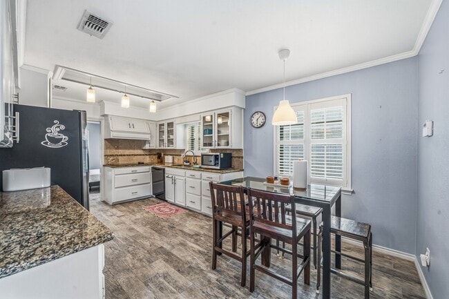 Photo - 8426 Edgemoor Dr