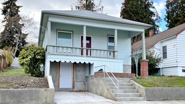 Cute Remodeled 2/1 - Cute Remodeled 2/1 House