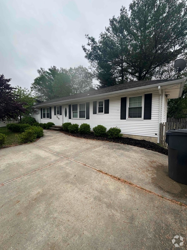 Building Photo - 810 Maple Ave Rental