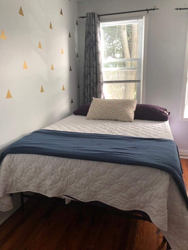 Dormitorio amueblado - 701 W 37th St Unidad Furnish Rm in shared home