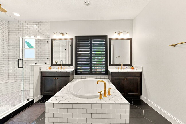 10134 Royal Island Ct