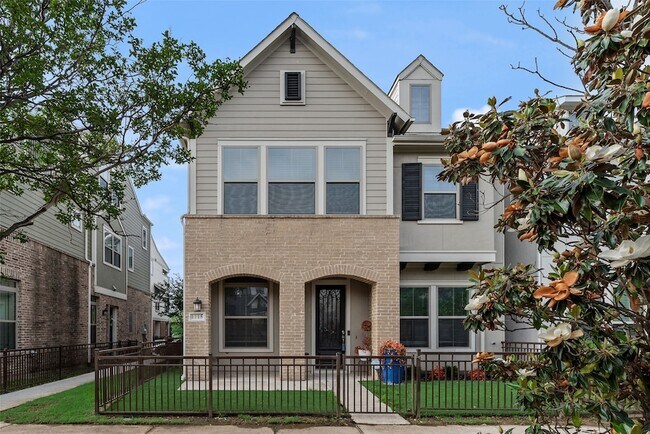 Photo - 1115 Manacor Ln