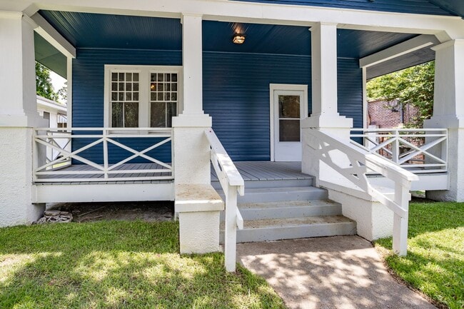 Photo - A charming home located in the heart of the Garden District for Rent