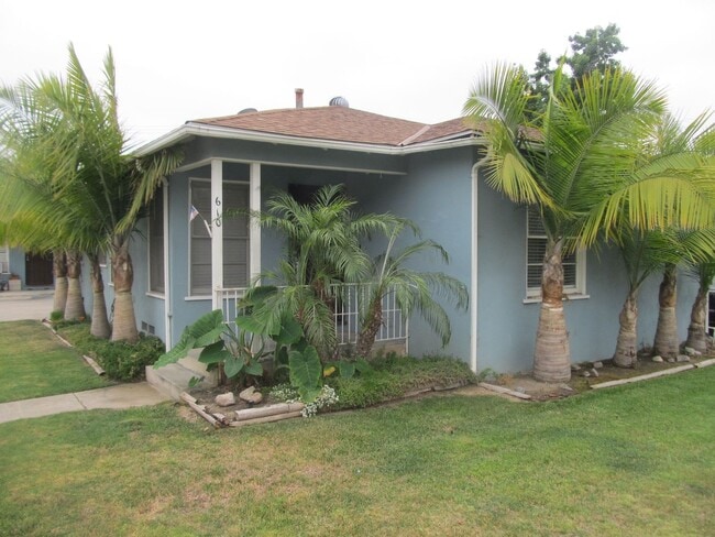 Building Photo - Sycamore (610-612) East Unit Sycamore (610)