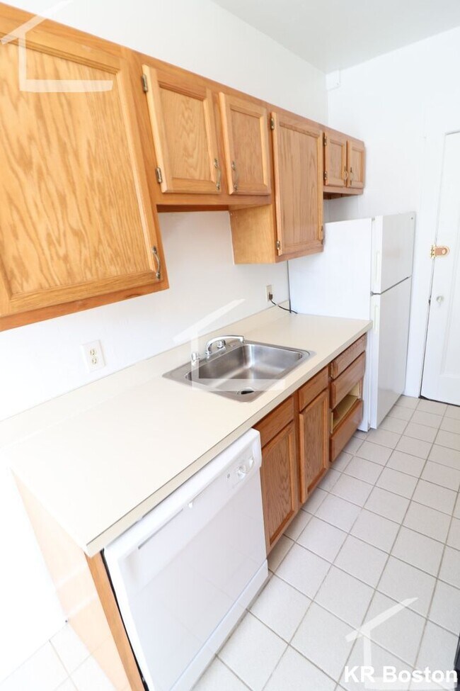 No Brokers Fee, Month of Free Rent, Heat, ... - No Brokers Fee, Month of Free Rent, Heat, ...