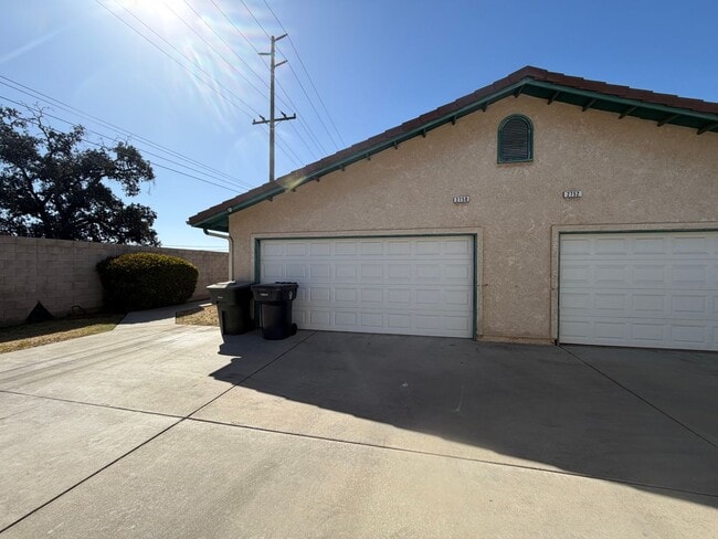 Building Photo - 0655 Unit 2750 Bright St