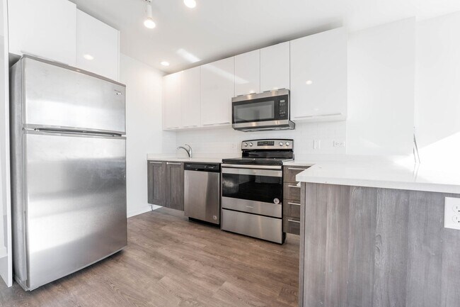 Photo - Renovated 1 Bed in Uptown Unidad 302