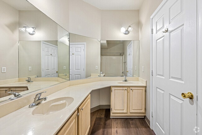 2BR, 2BA - 1,091SF - Primary Bathroom