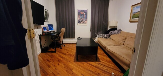 Living room, faces 1st St - 407 1st St Unit 4