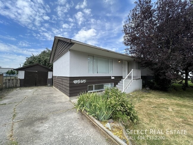 Building Photo - 8565 Norman Crescent Unit A
