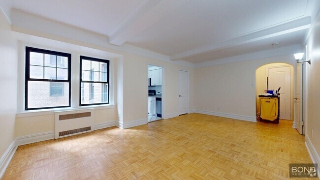 Building Photo - 95 Christopher St Unit 2C Rental