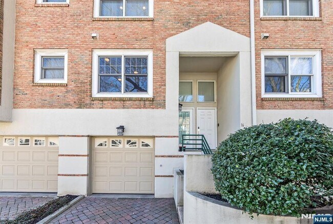 16 Grand Cove Way Unit C16