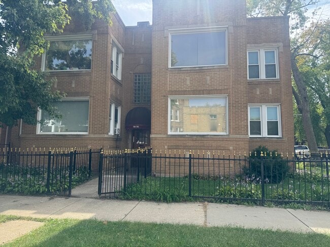Building Photo - 703 E 90th St Rental