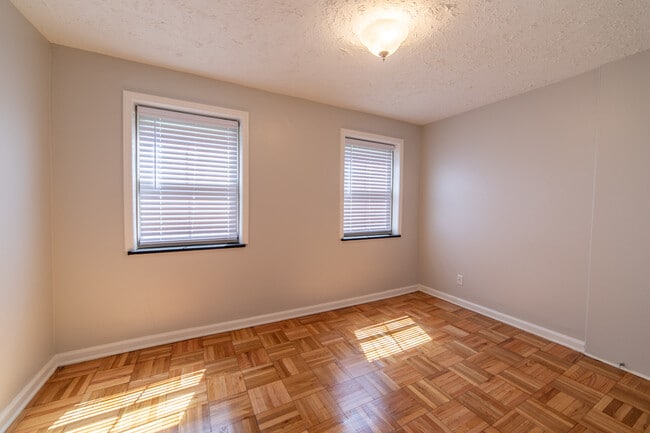 Photo - Compton Court Apartments