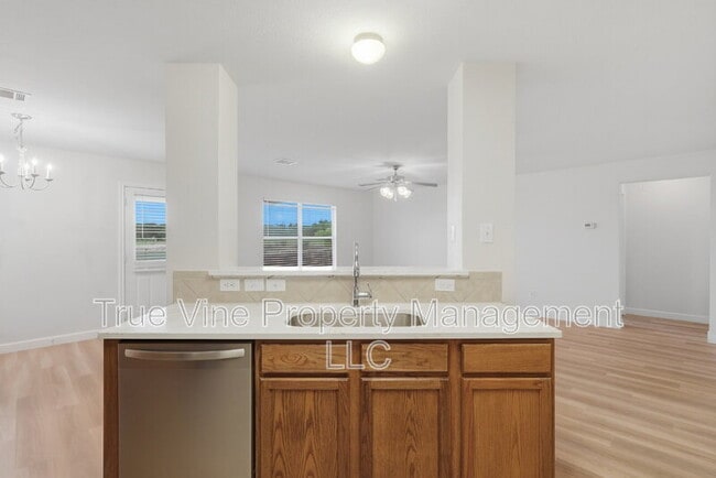 Photo - 124 Anvil Pl