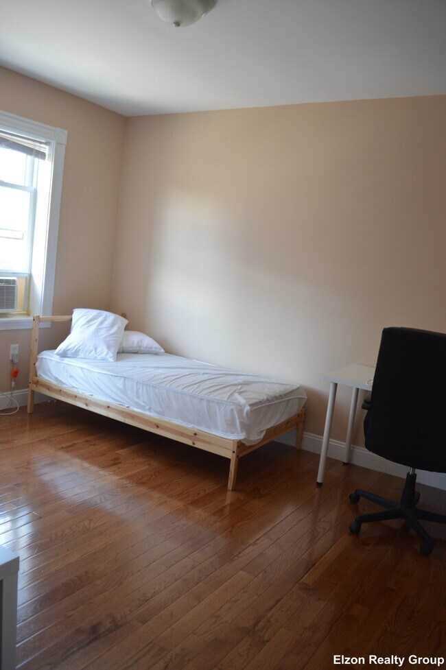 2009 Commonwealth Ave Unit 32