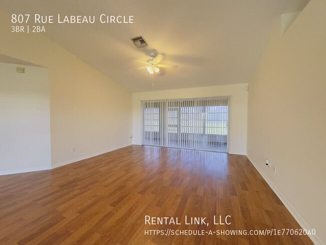 Photo - 807 Rue Labeau Cir