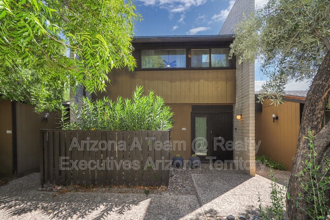 Photo - 5701 E Glenn St